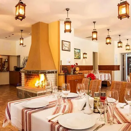 Pine Forest 公寓式酒店 3*