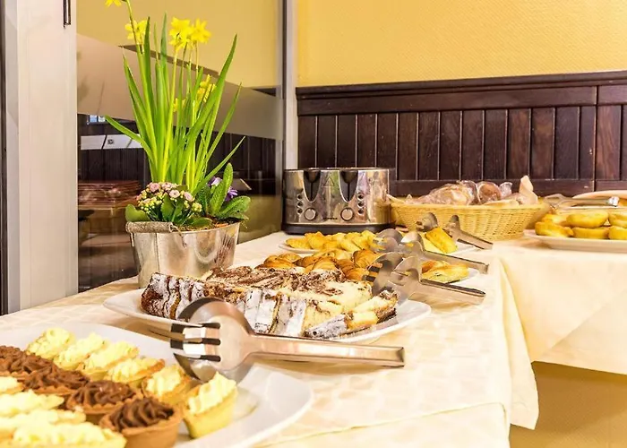 Aparthotel Pine Forest 3*